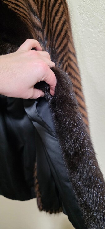 DaVinci Authentic Vintage Mink Coat with Chevron Pattern - Very Soft Fur - Picture 4 of 11